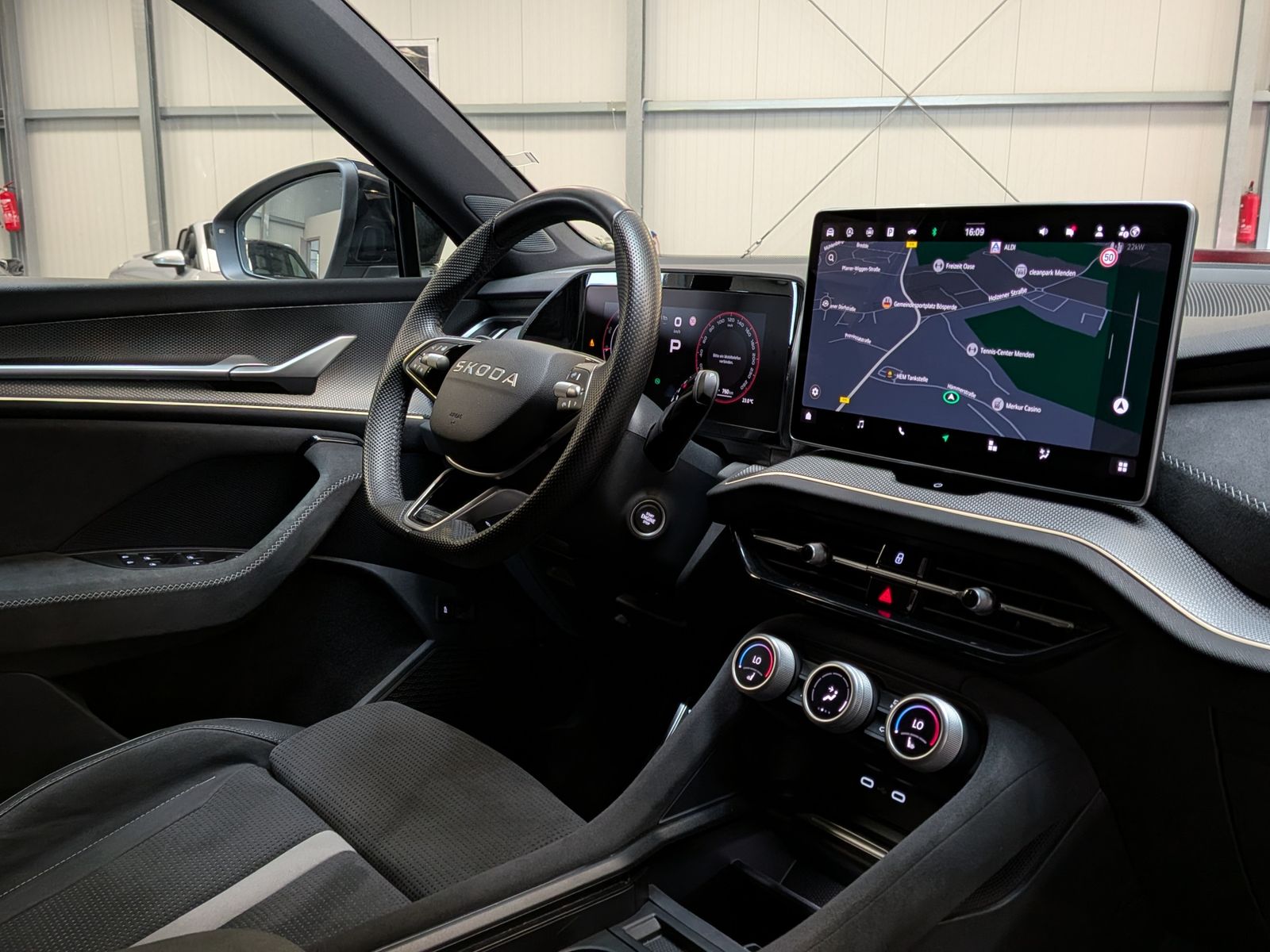 Fahrzeugabbildung SKODA Kodiaq 2.0TDI SPORTLINE*MEMOR*CAM*LED*ACC*7-SITZ