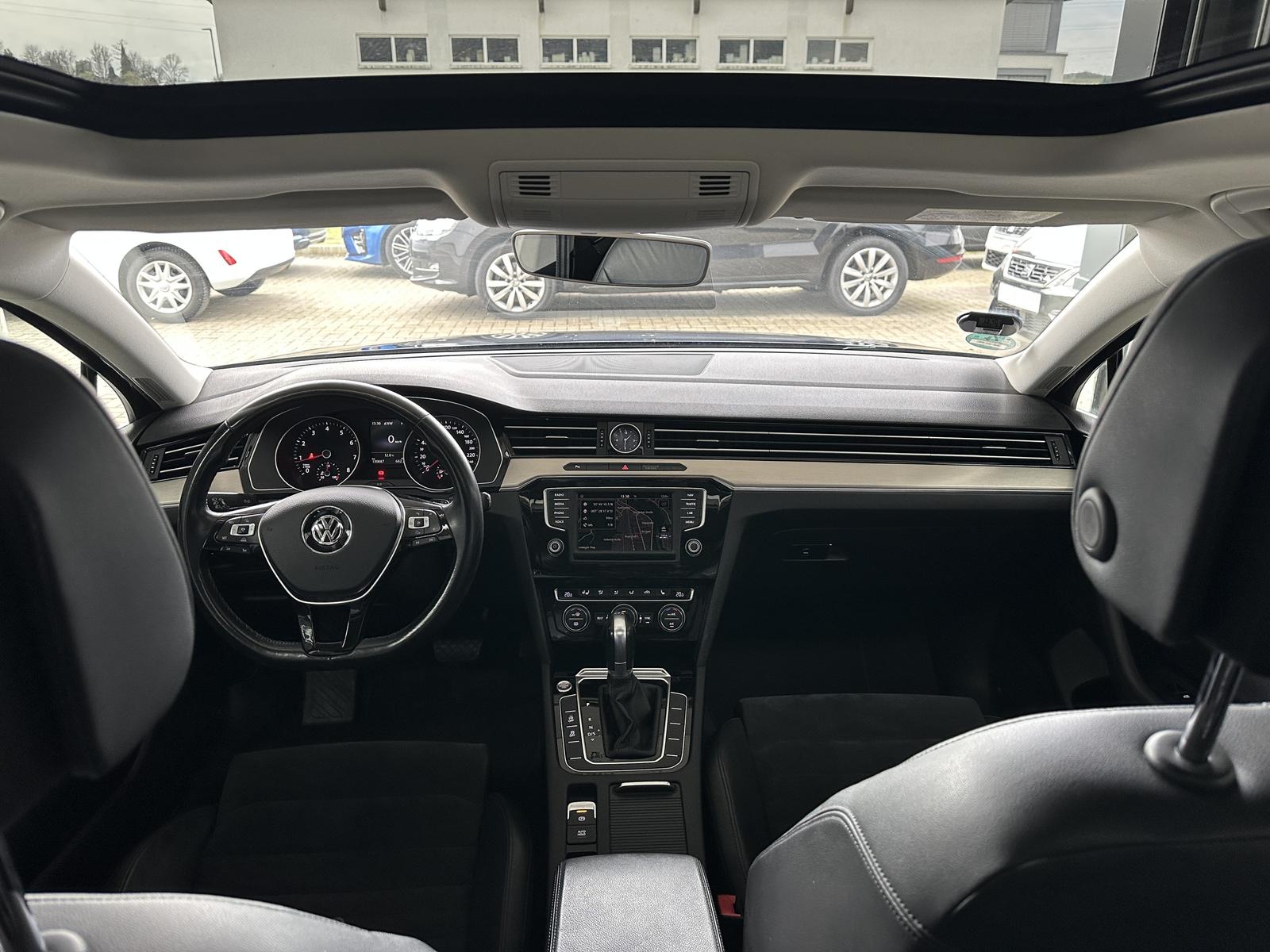 Volkswagen Passat Highline Pano AHK SHZ Navi ACC