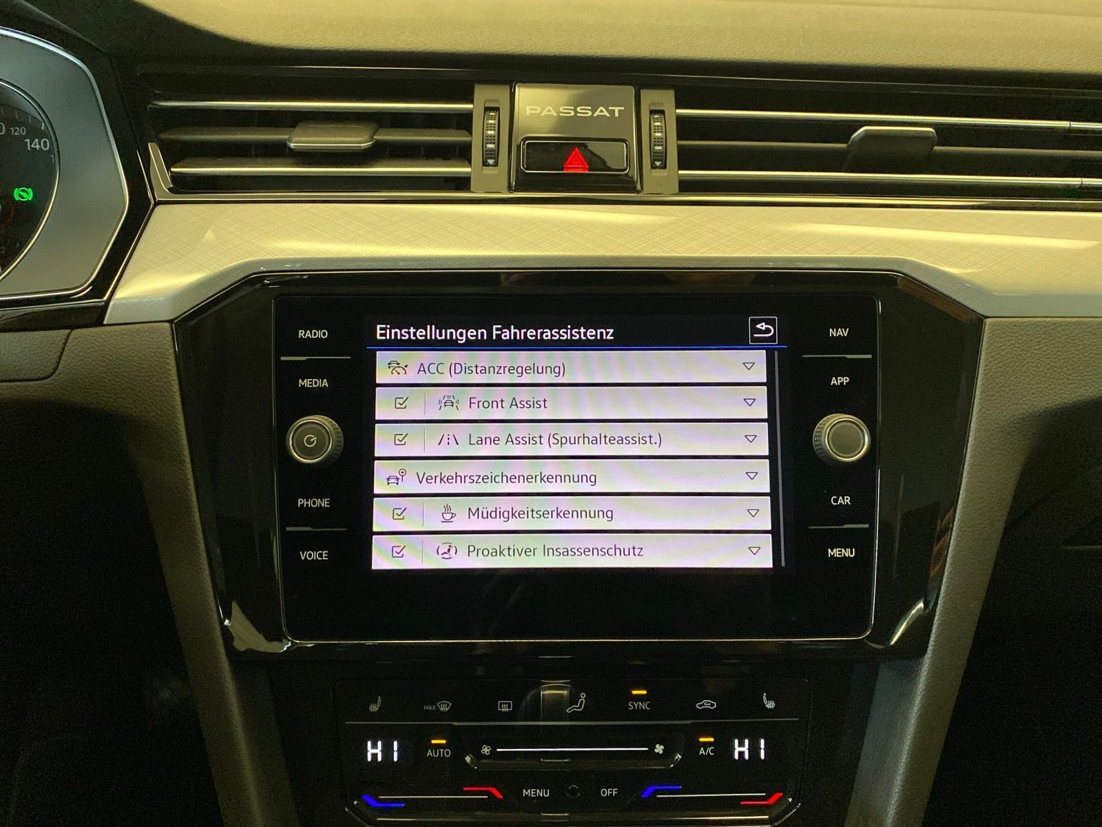 Volkswagen Passat - Bild 10