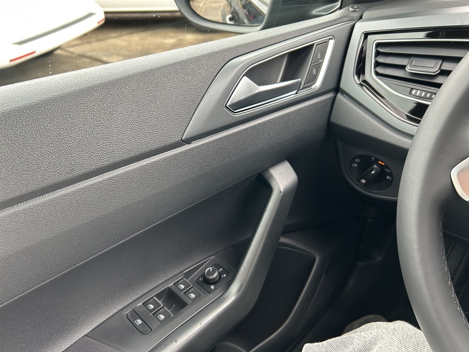 Fahrzeugabbildung Volkswagen Taigo R-line BLACK DSG Matrix ACC Navi Kamera