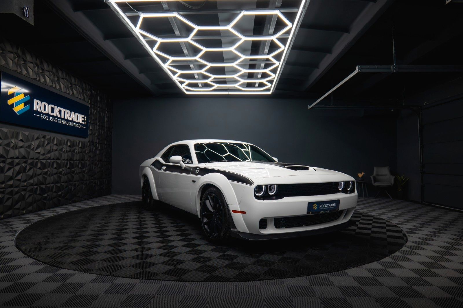 Fahrzeugabbildung Dodge Challenger 6.4 V8 SRT 392 R/T SCAT PACK WIDEBODY