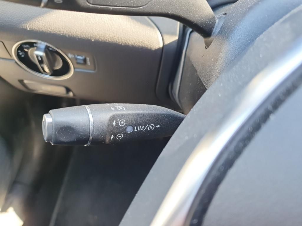 Fahrzeugabbildung Mercedes-Benz SLC 180 PanoDach*AIRSCARF*PDC