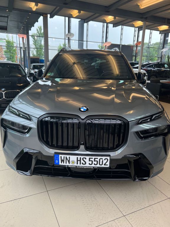Image of BMW X7