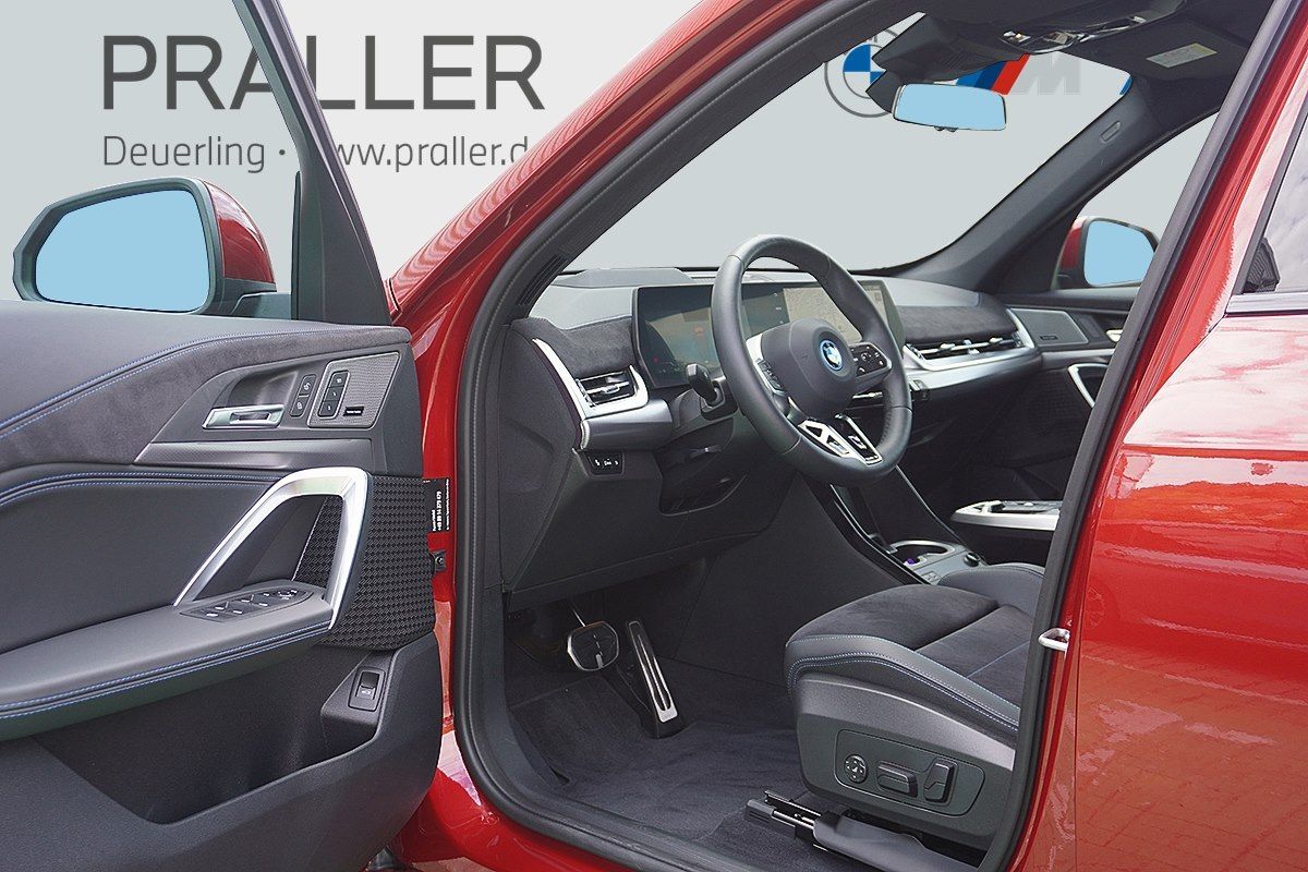 BMW iX1 xDrive30 M Sport HeadUp AHK eSitze ACC 360Ka foto 2