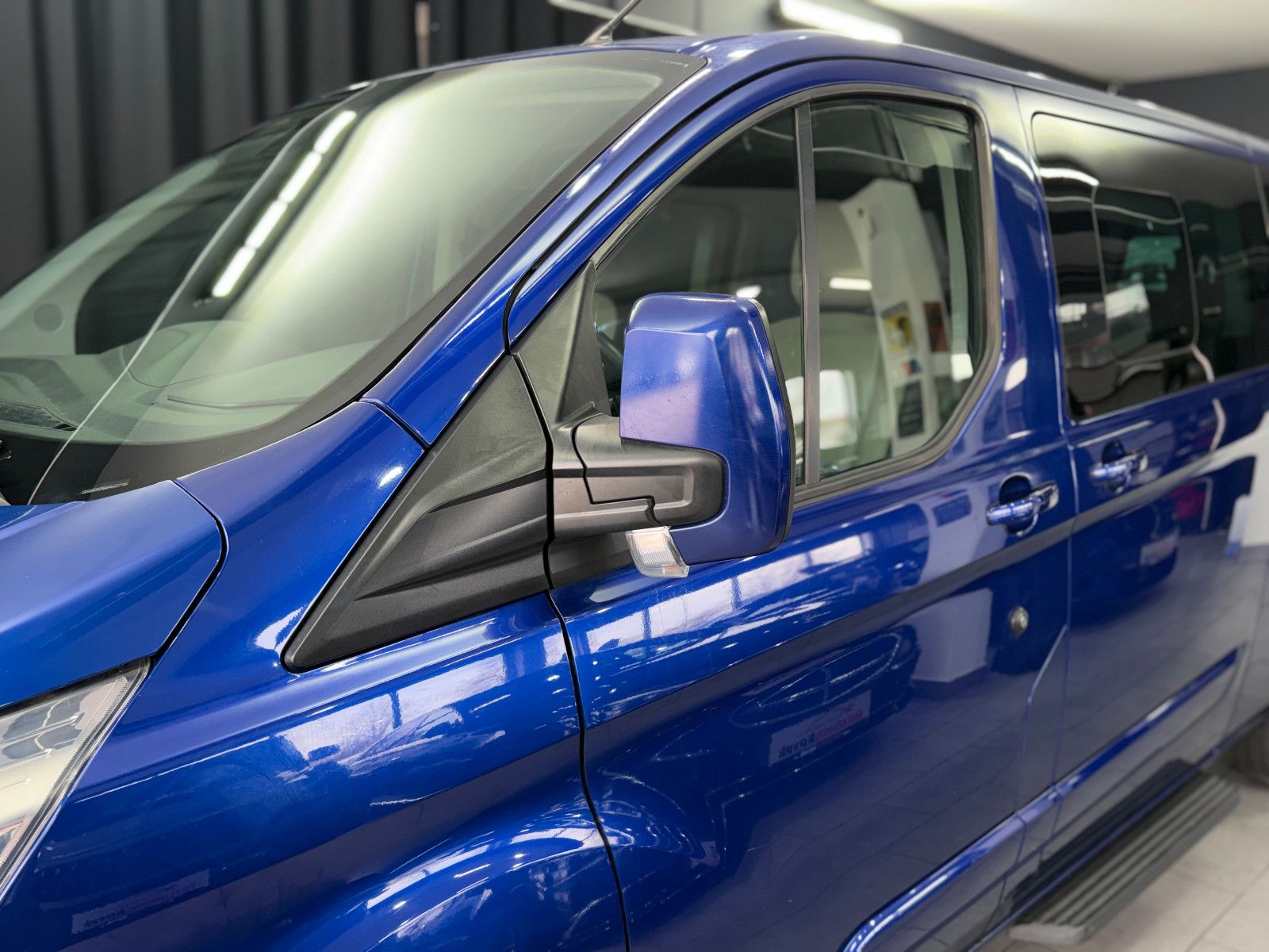 Fahrzeugabbildung Ford Tourneo Custom 300|AC|PDC|NAVI|8-SITZE