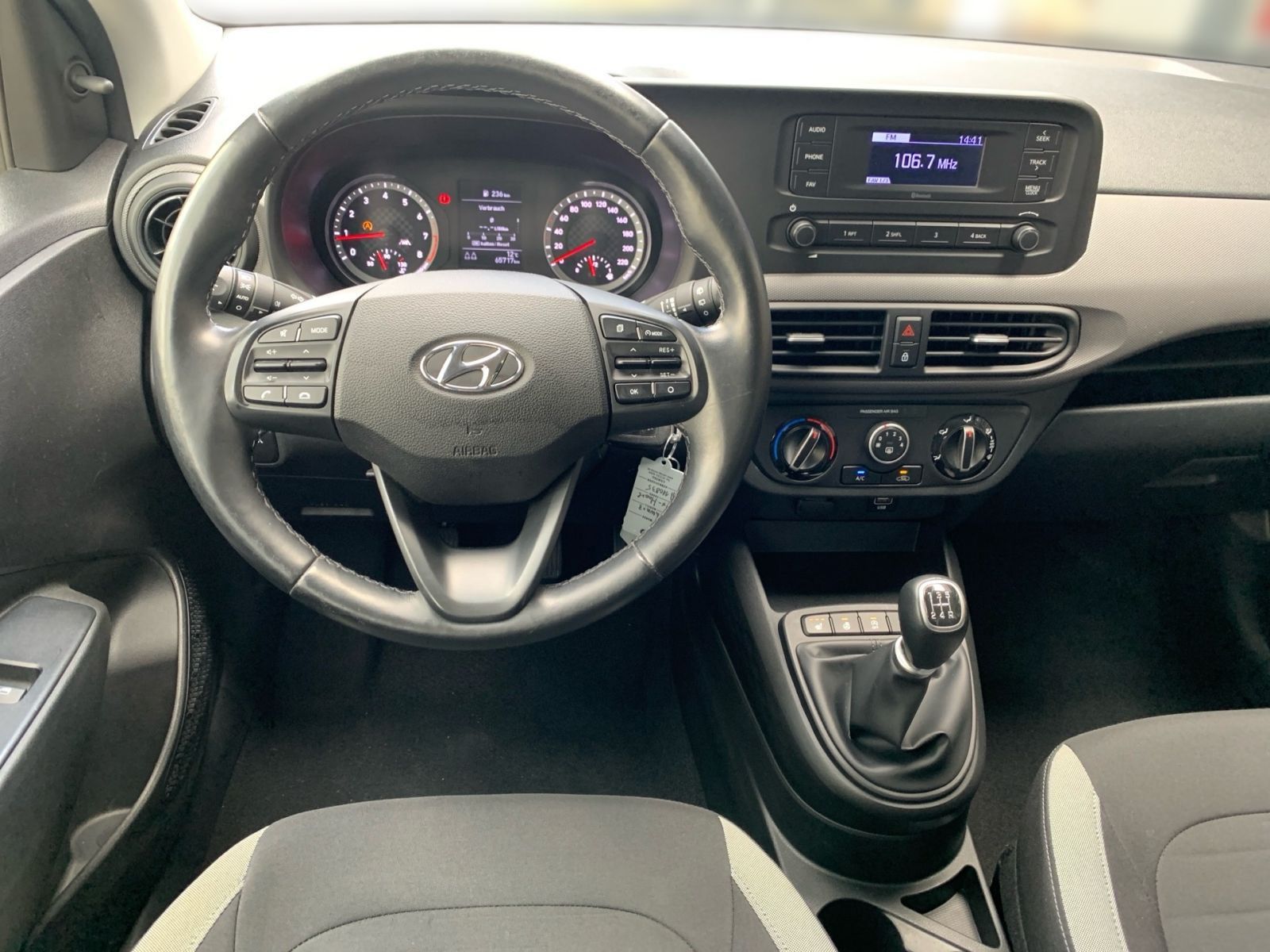 Fahrzeugabbildung Hyundai i10 1.0 Select Anhängerkupplung Sitzheizung PDC