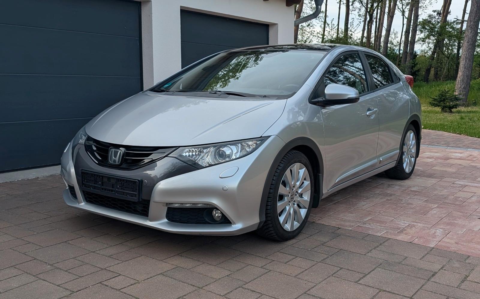 Honda Civic Automatik Bi-Xenon Pano Navi Webasto SHZ