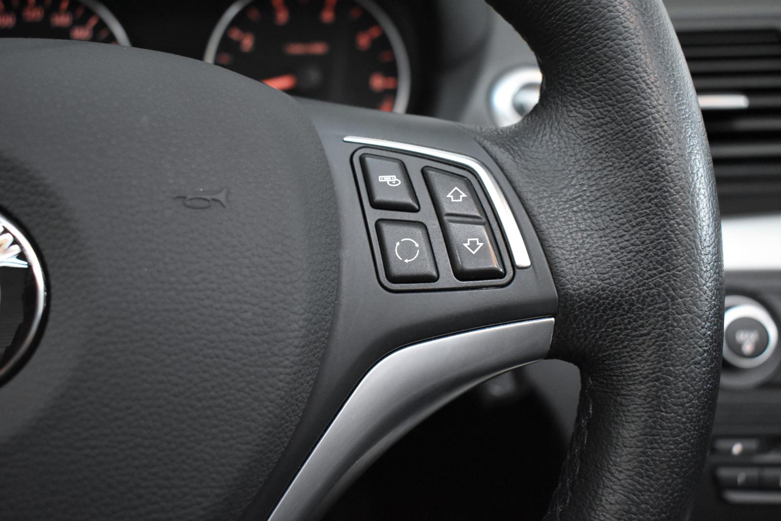 BMW 118i Cabrio+Navi+Automatik+PDC+Tempomat+SHZ