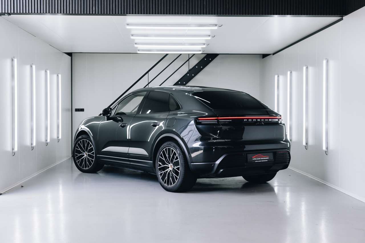 Porsche Macan 4 Electric Pano BOSE Sport Sound Zetelvent imagem 3
