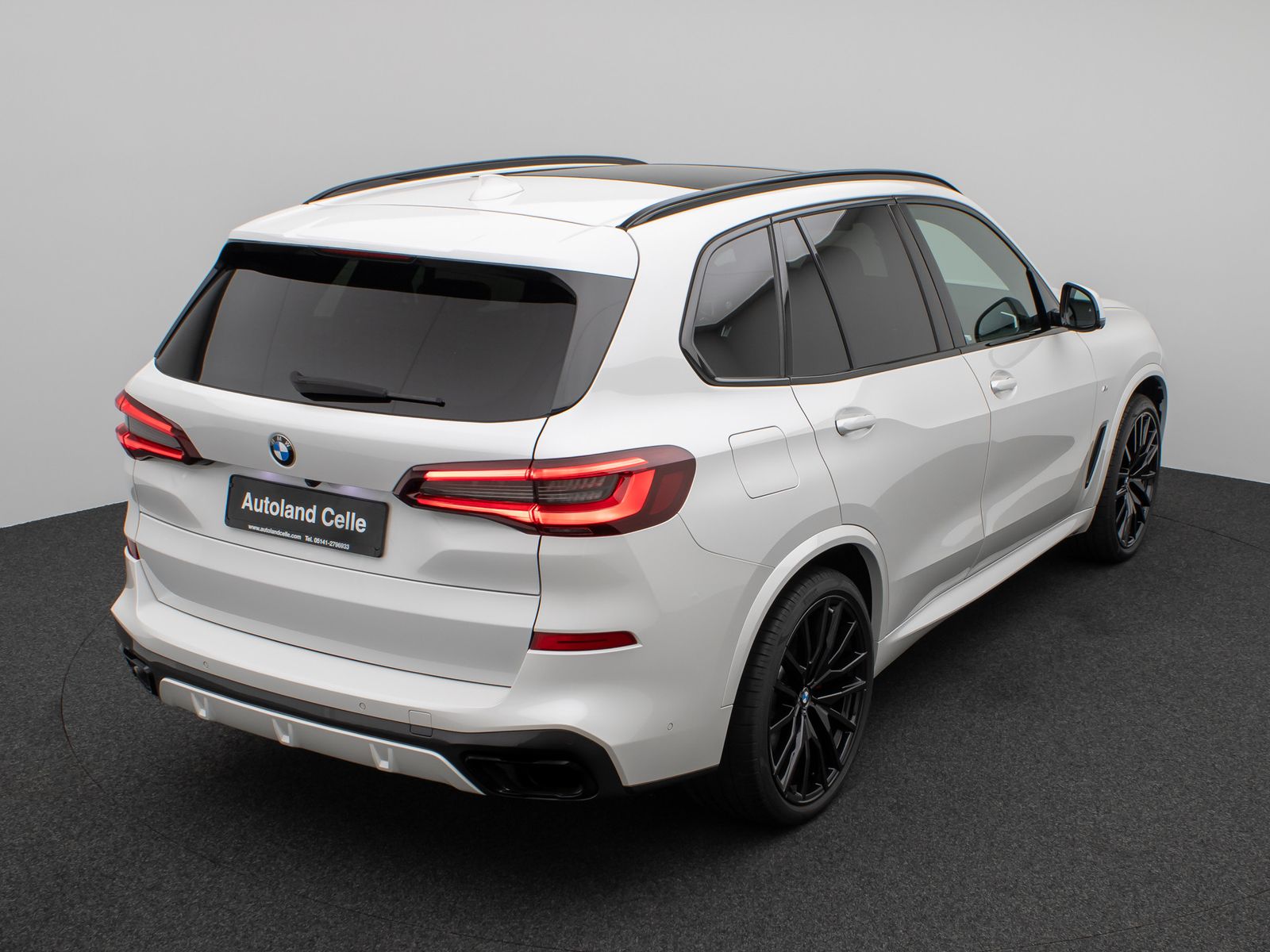 Fahrzeugabbildung BMW X5 xD40d M Sport Panorama Laser 360°HUD DAB B&W
