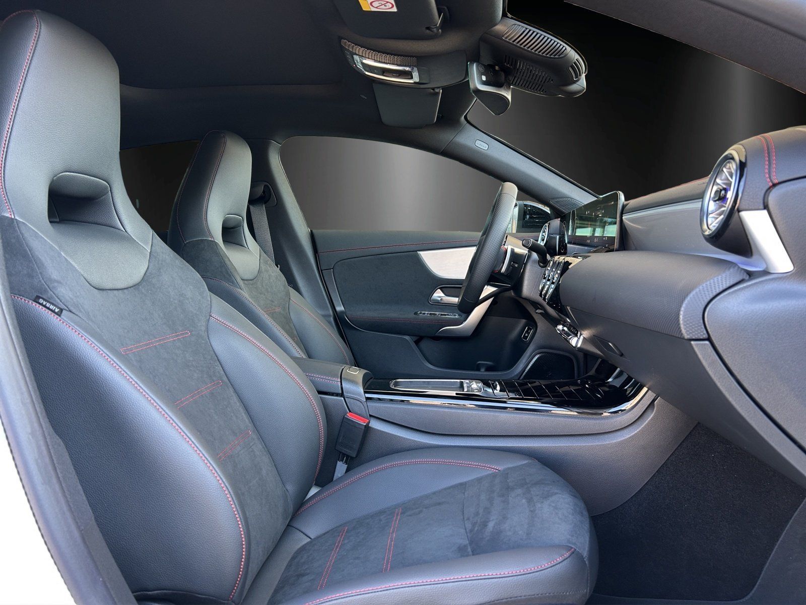 Fahrzeugabbildung Mercedes-Benz CLA 200 d Shooting Brake AMG Distronic PANO 360°