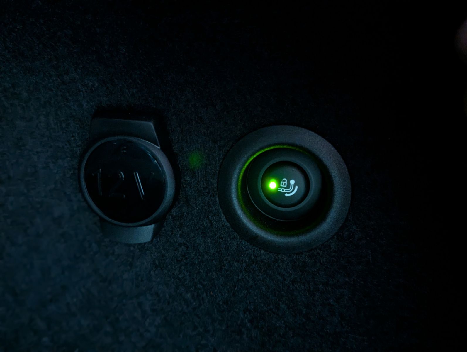 BMW X1 18d sDrive M-Sport Travel-Paket Pano Cam AHK - Image 18