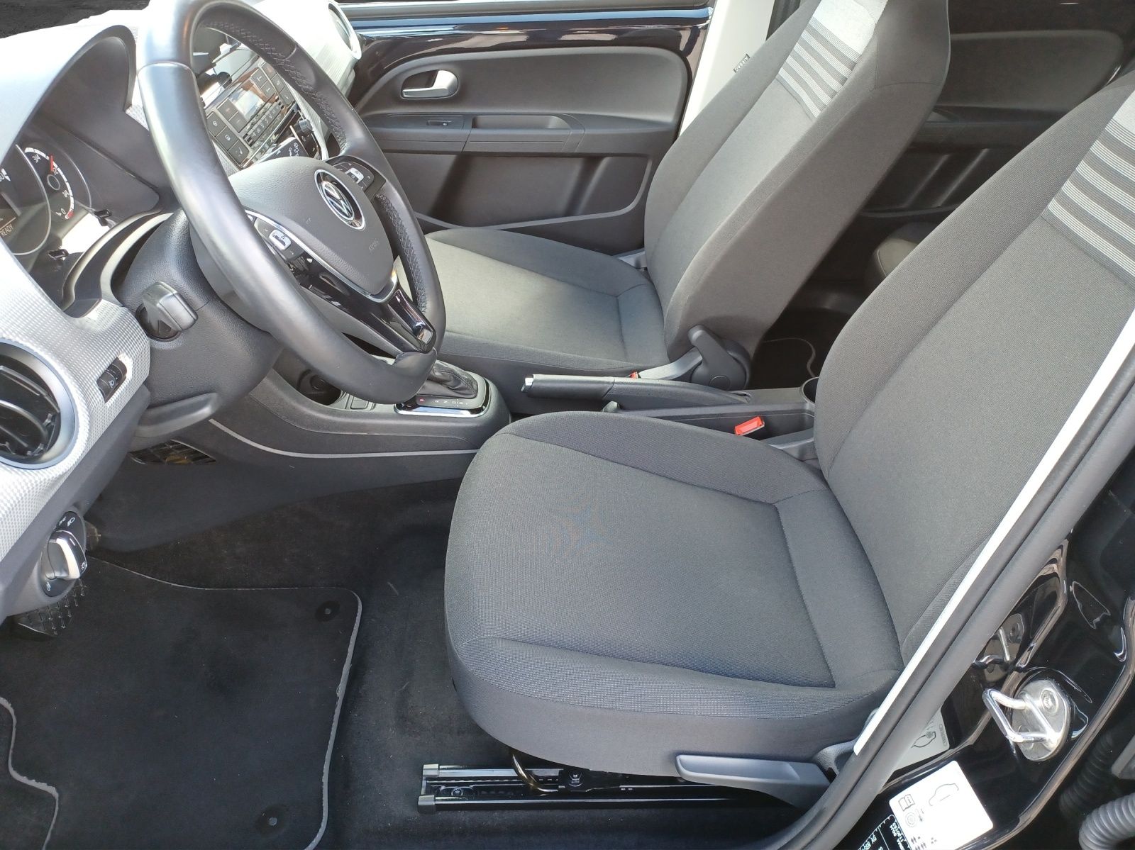 Fahrzeugabbildung Volkswagen e-up! Style-Plus Climatronic DAB SH LM