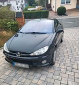 Peugeot 206 CC Cabrio, neue Hinterachse, TÜV neu uvm. - Peugeot 206 mit Benzin-Antrieb: Schwarz, Leder, Cabrio