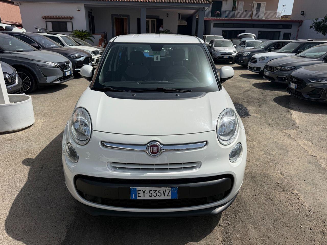 Fiat 500L 2015 — rear view