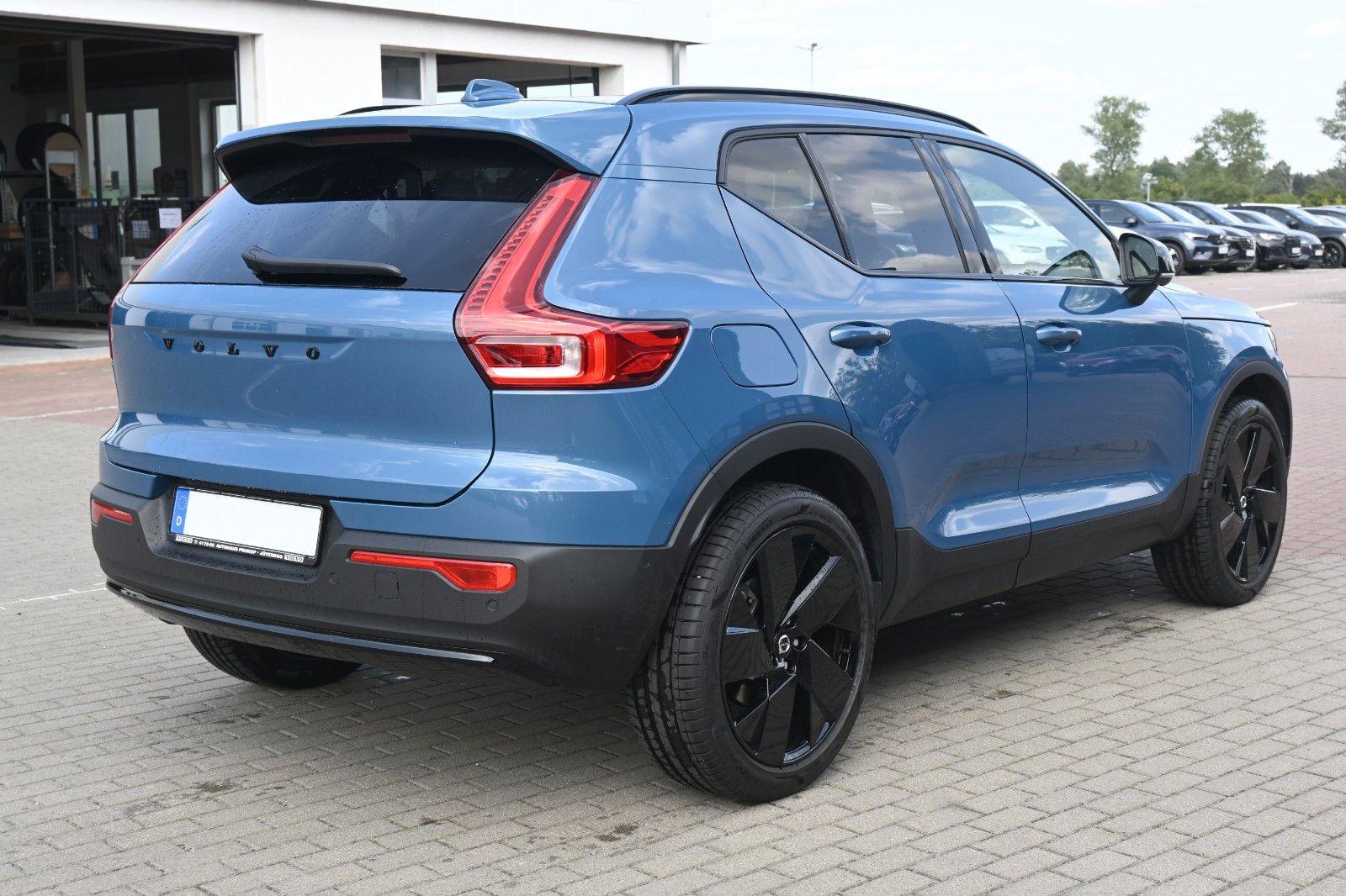 Fahrzeugabbildung Volvo XC40 B4 Black Ultra Dark*FSHZG*PANO*360°*ACC*AHK