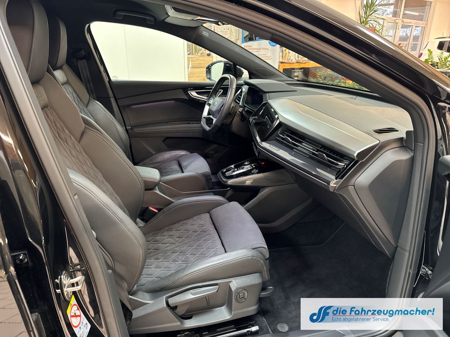 Fahrzeugabbildung Audi Q4 e-tron Sportback 40 Sportpaket AHK-klappbar N