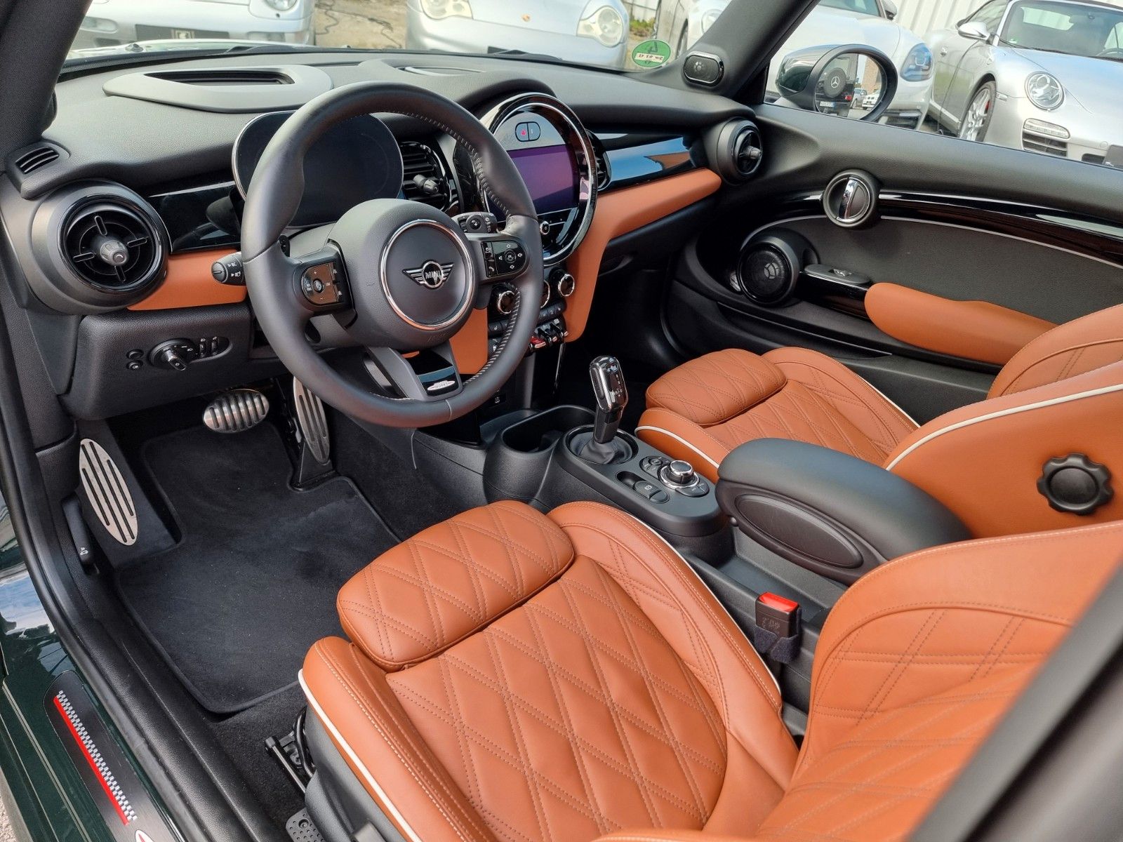 Fahrzeugabbildung MINI John Cooper Works/H&K/Pan/Full/Gar. 2027