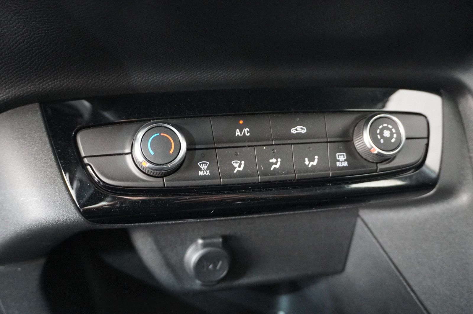 Fahrzeugabbildung Opel Corsa F 1.2 EDITION KLIMA/USB/TEMP./BT