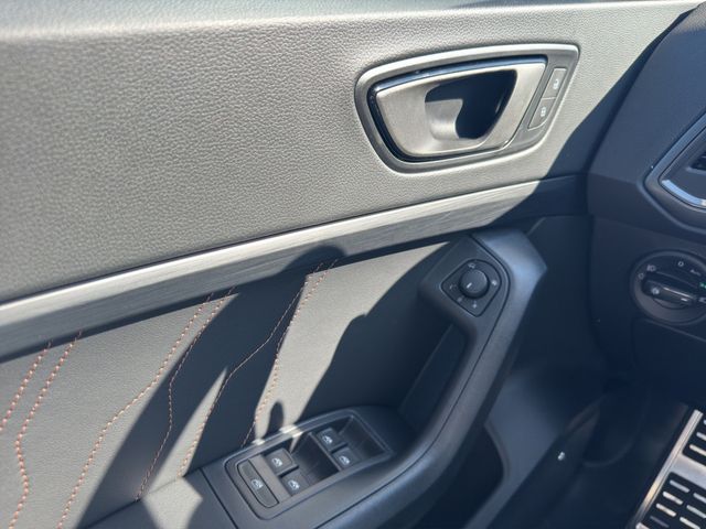 Ateca PDC SHZ KAMERA NAVI AHK ACC FACEL. LED