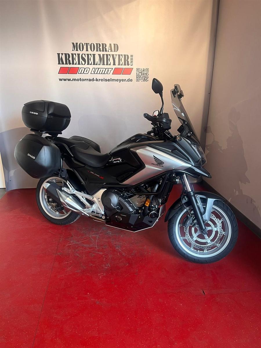 Honda NC750X DCT RC90 Top Zustand mit viel