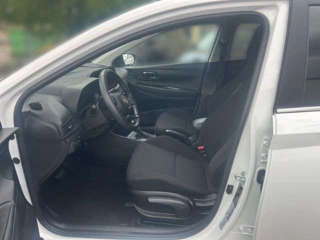 Fahrzeugabbildung Hyundai i20 FL (MY25) 1.0 T-GDI (100 PS) 7-DCT Prime Nav