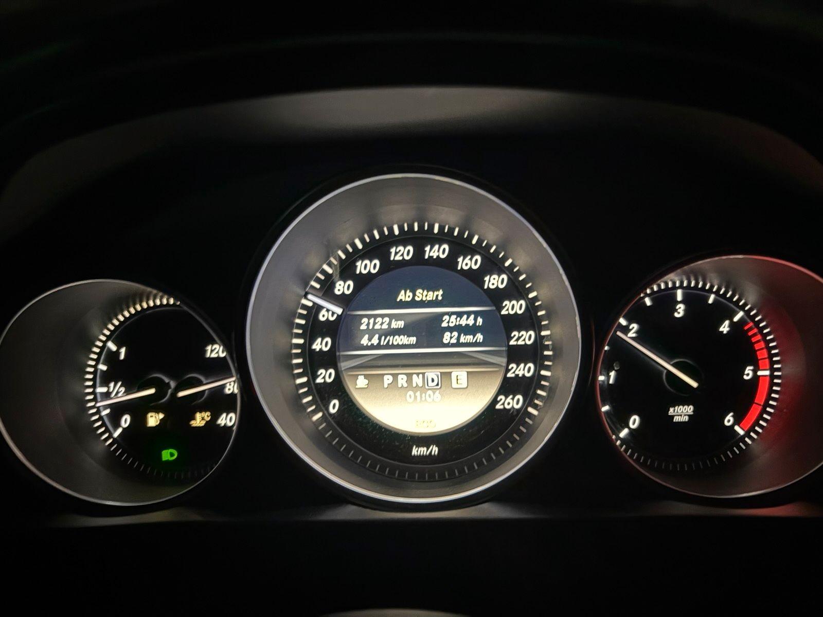 Mercedes-Benz C200 2012 — photo 12