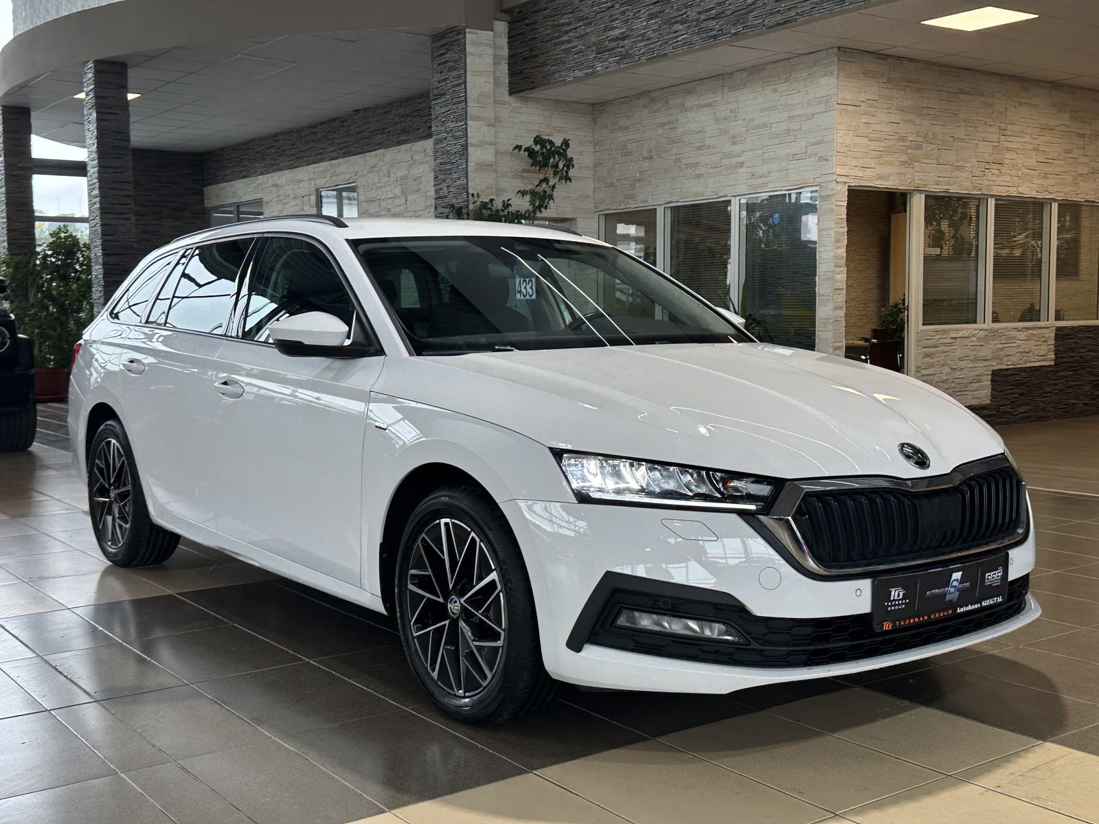 Skoda Octavia Clever Massage RCam Ambiente LED SHZ AHK