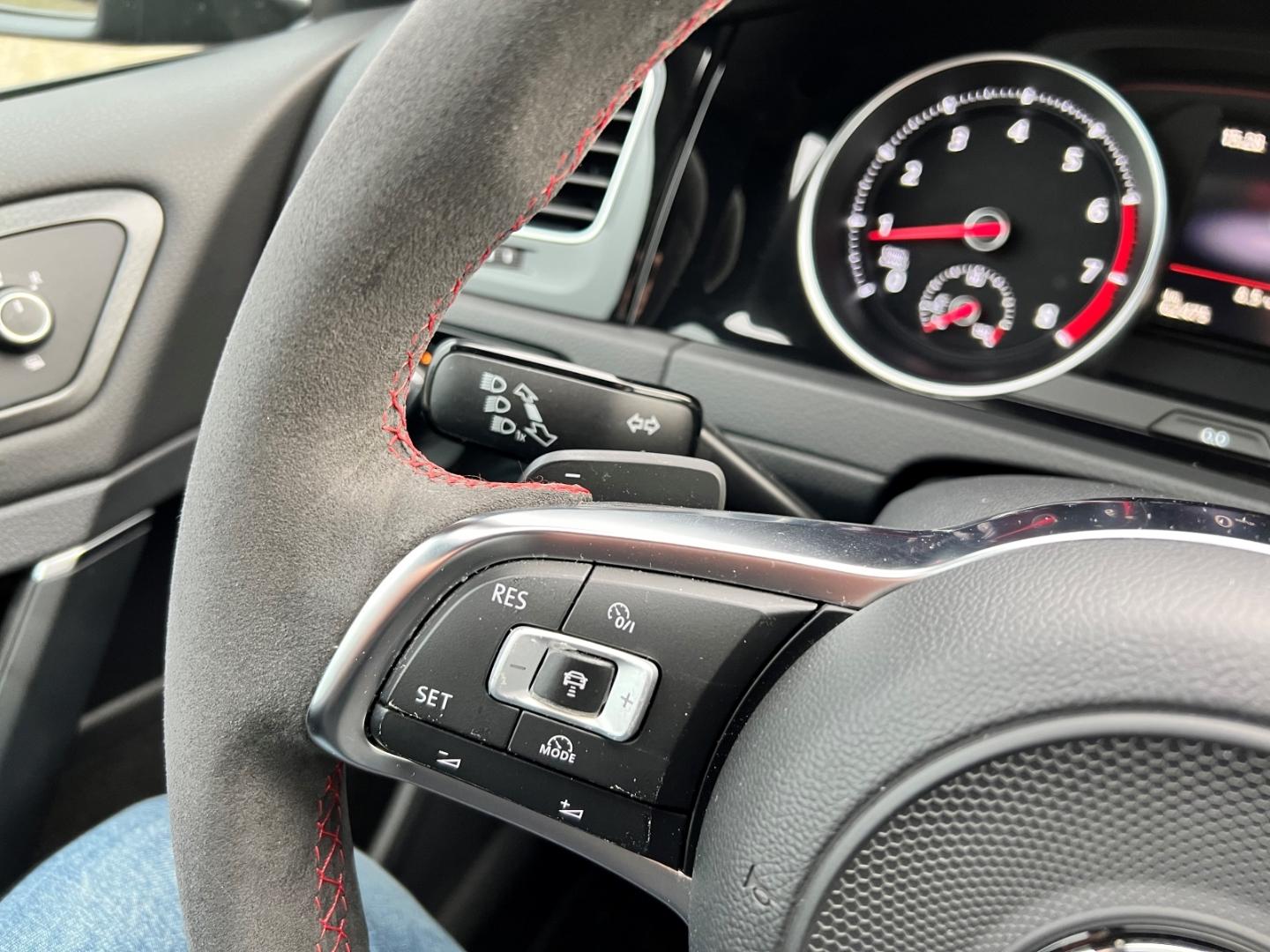 Volkswagen Golf GTI 2.0 TSI DSG LED Navi Leder Sitzheizung