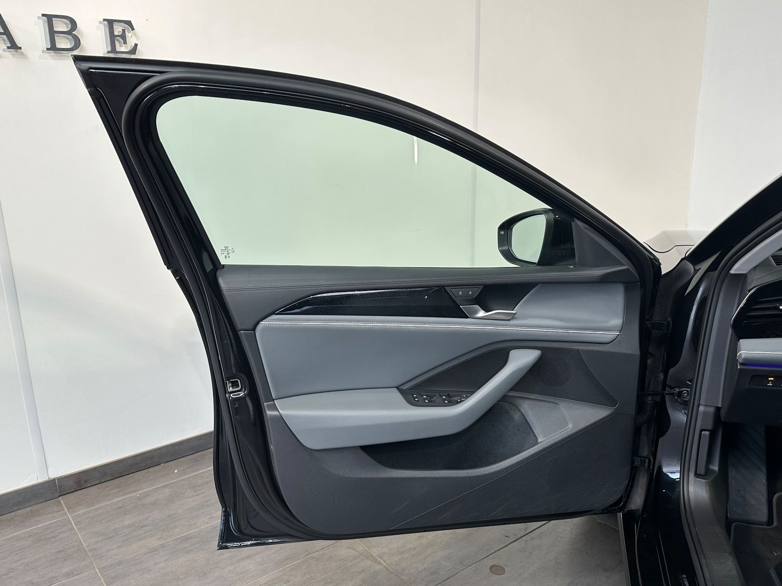 Fahrzeugabbildung Volkswagen Passat Variant 2.0 TDI DSG Business NAV+LED+AHK