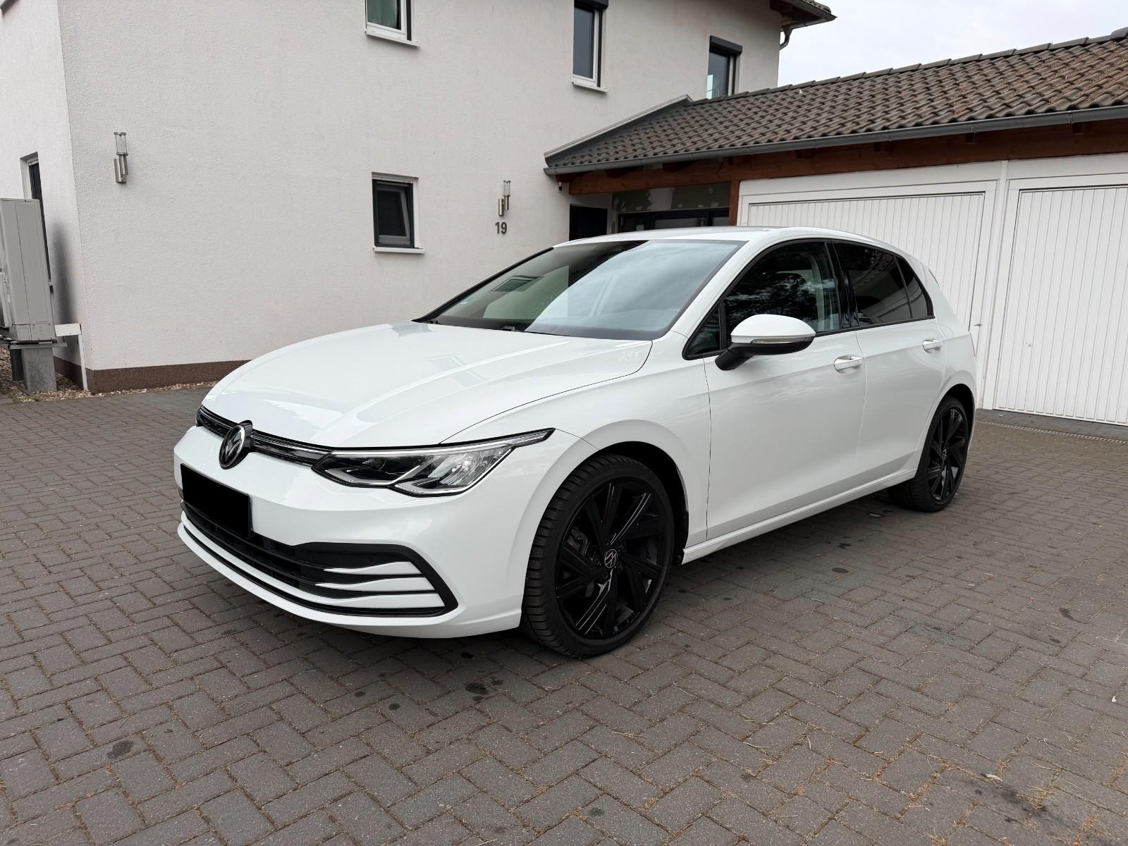 Volkswagen Golf VIII R-line 18" Automatik LED Navi Pro