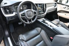 Fahrzeugabbildung Volvo XC60 B5 D AWD Autom. R-Design*STDHZG*PANO*H&K