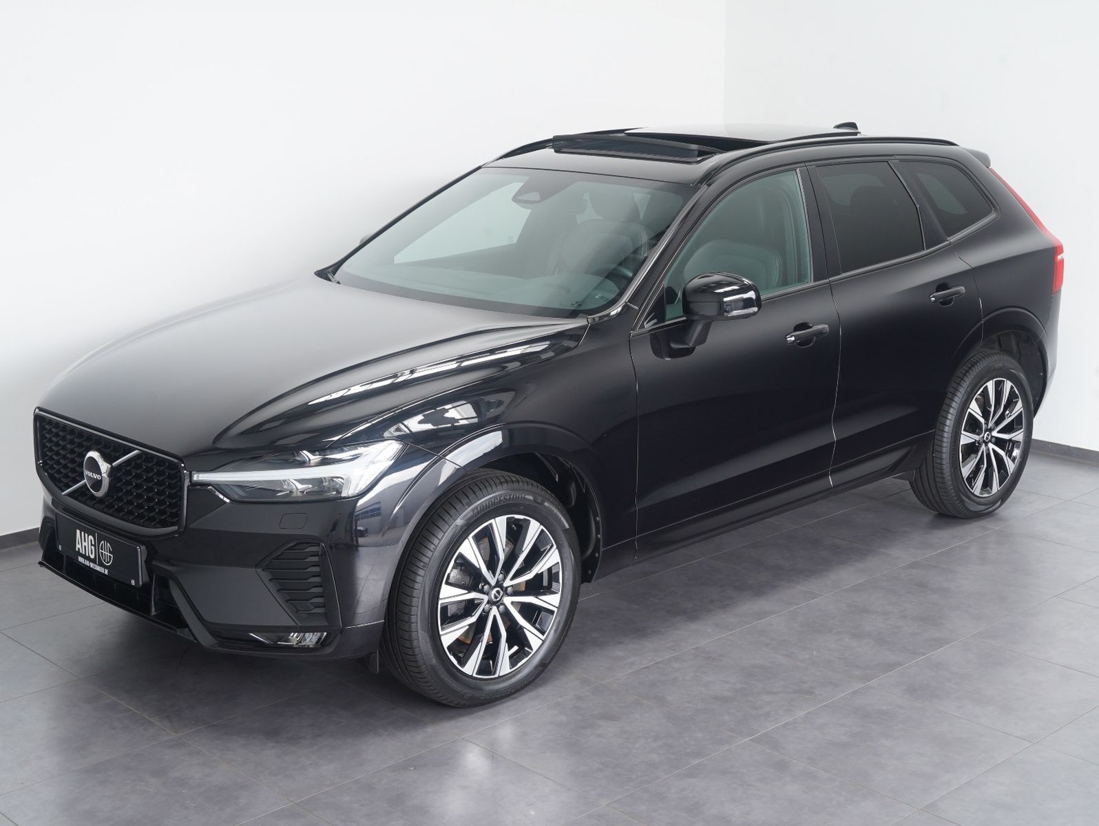Fahrzeugabbildung Volvo XC60 B4 D AWD Plus Dark PANORAMA/LED/ACC/AHK
