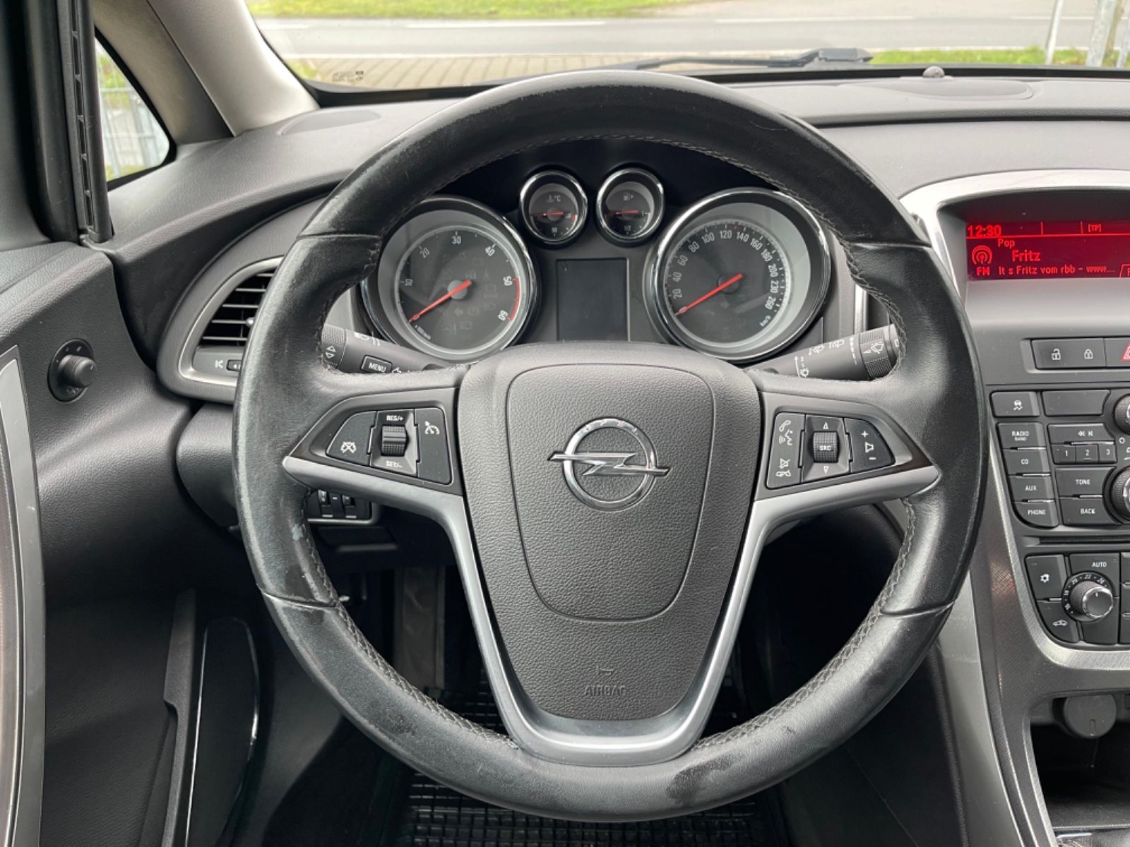 Fahrzeugabbildung Opel Astra J 1.7 CDTI Sports Tourer*Tempomat*AHK*