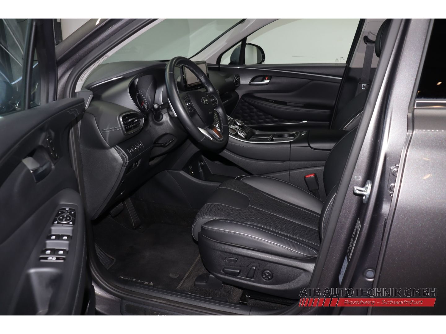 Fahrzeugabbildung Hyundai SANTA FE 1.6l Hybrid 2WD Trend Komfort + Navi-Pa