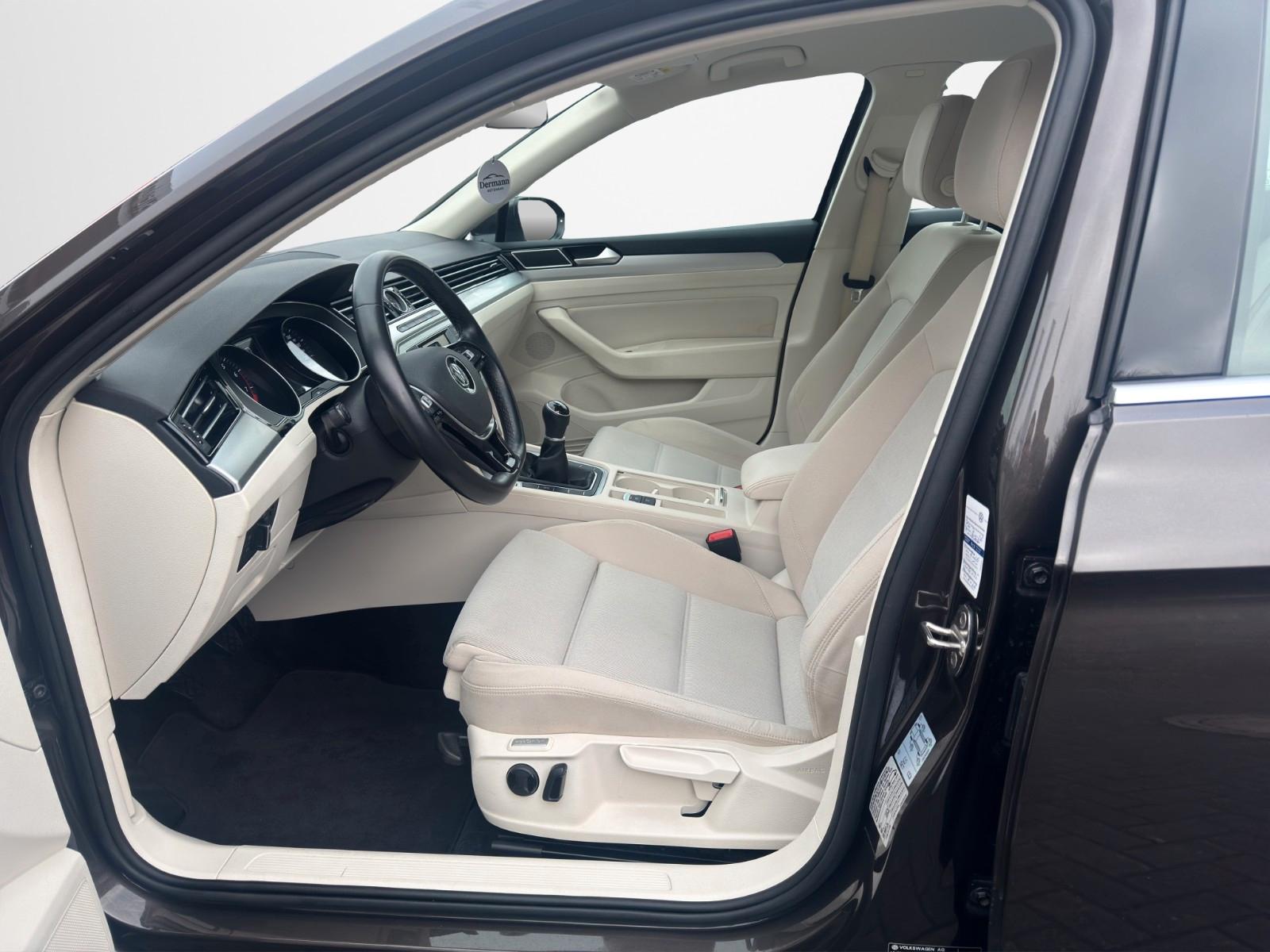 Volkswagen Passat Variant Comfortline*PDC*ACC*1.HAND*SITZH.