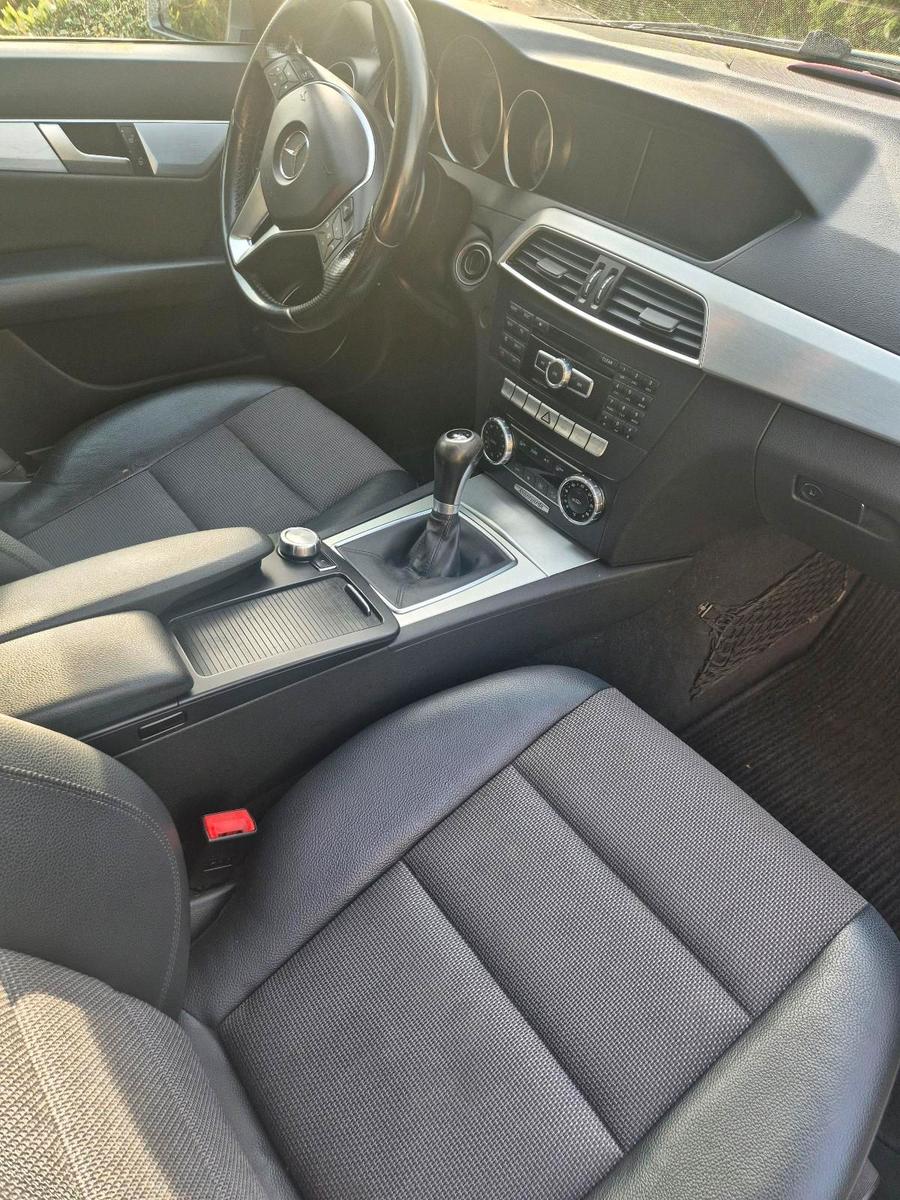 Mercedes-Benz C220 2011 — photo 9