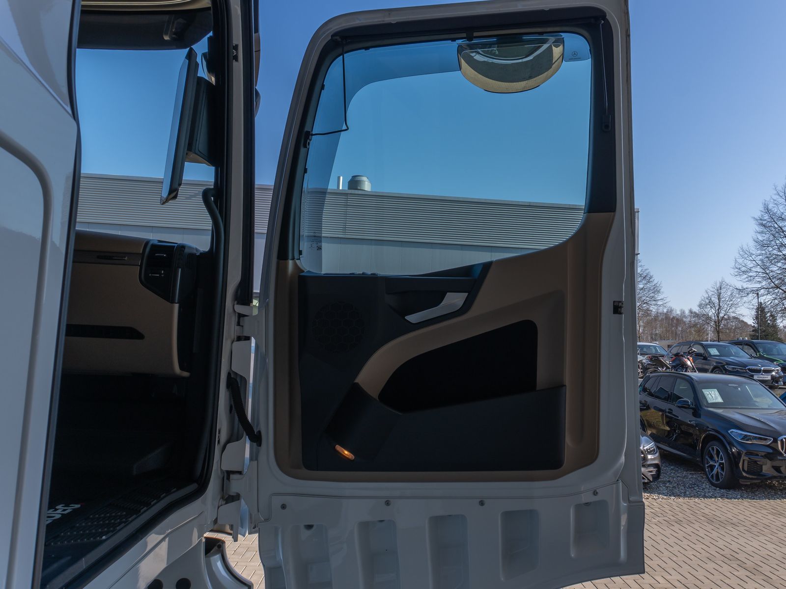 Fahrzeugabbildung Mercedes-Benz Actros 1853 LSnR LowLiner Style-Line NeuReifen