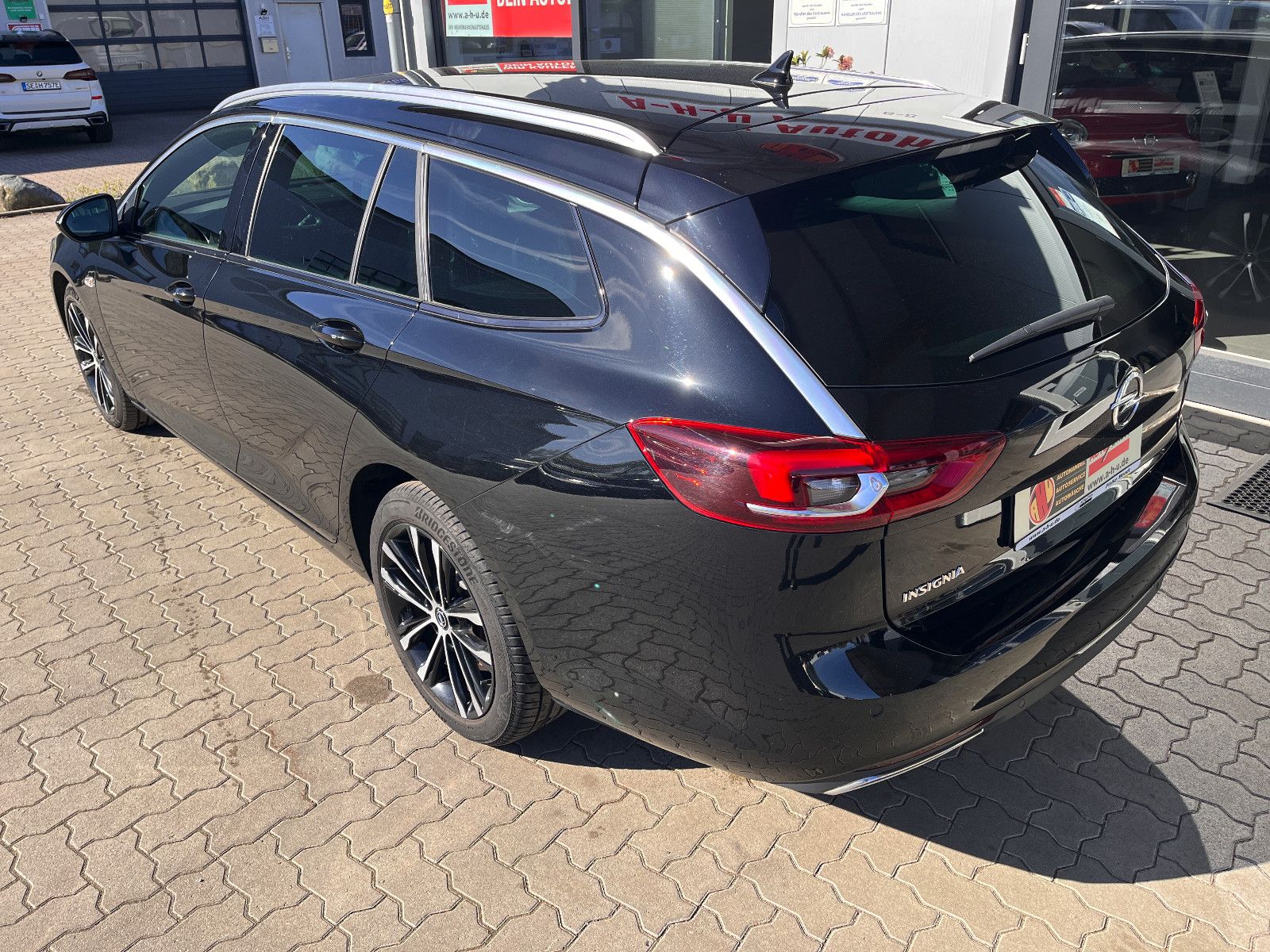 Fahrzeugabbildung Opel Insignia B Sports Tourer Elegance 2.0 Turbo Aut.