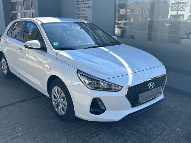 Fahrzeugabbildung Hyundai i30 + NaviZB+Klima+Allwetter+BT+Tempomat+USB+LED