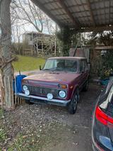 Lada Niva weinrot - gebrauchte Lada Niva aus dem Jahr 2005