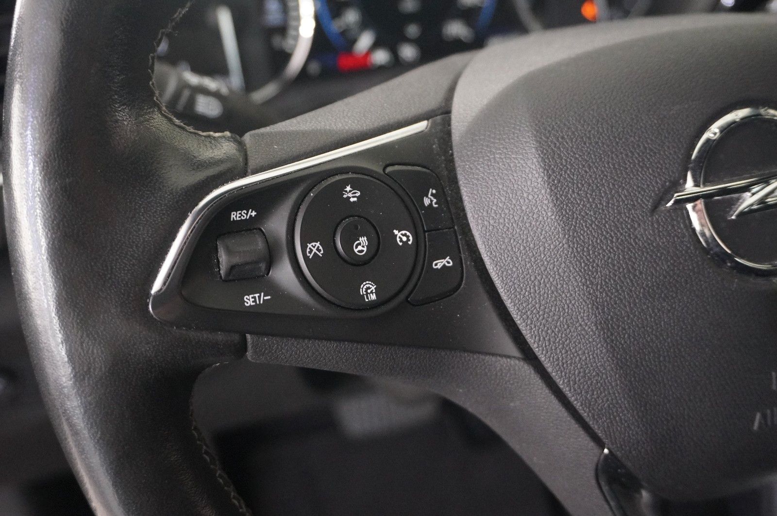 Fahrzeugabbildung Opel Insignia B ST 2.0D ELEGANCE NAVI/LED/KAMERA/AHK