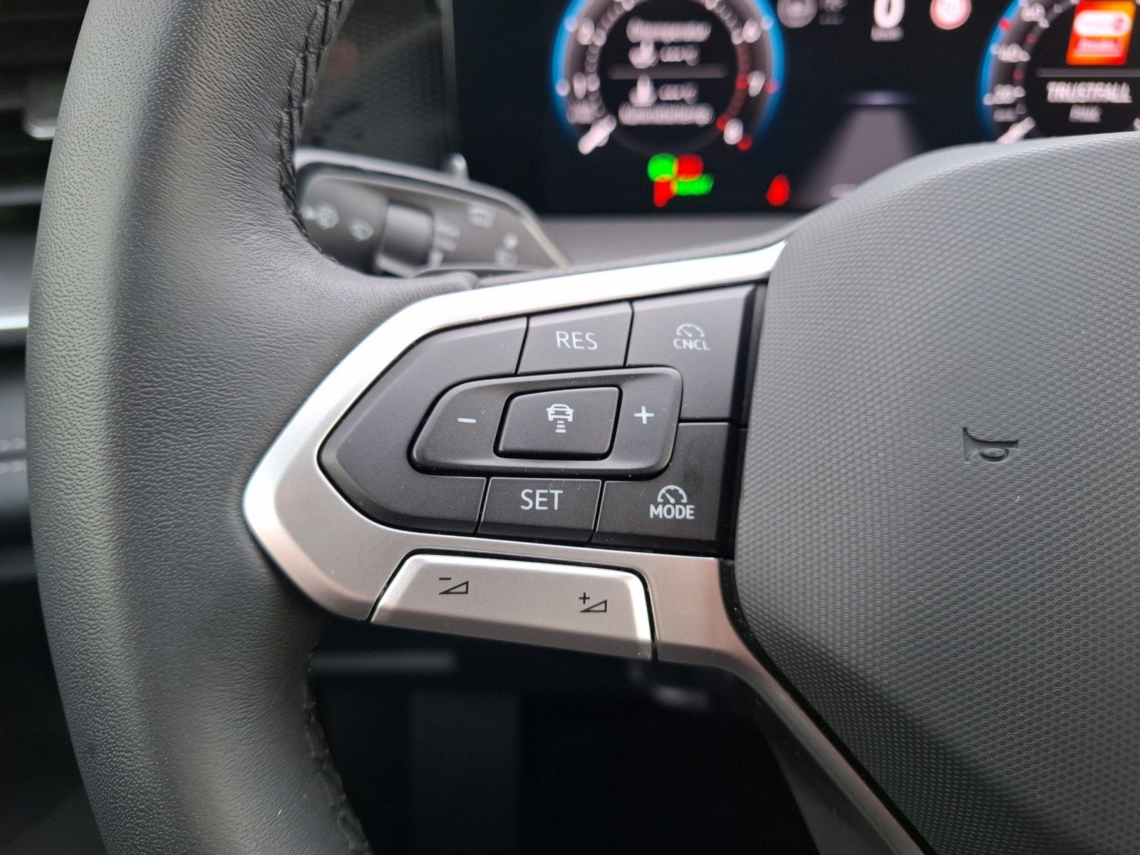 Fahrzeugabbildung Volkswagen Tayron eTSI Life DSG 7-Si Matrix AHK Navi AID AC