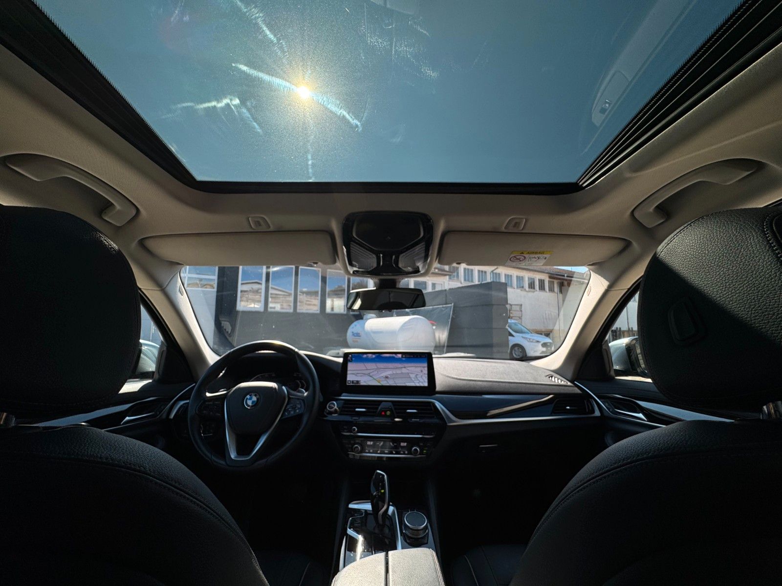 Fahrzeugabbildung BMW 520i Touring Luxury Line Pano Leder HiFi CAM AHK