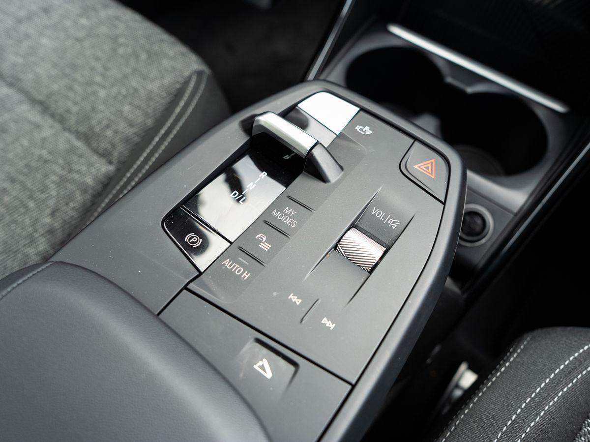 BMW 220i Active Tourer AHK PANO Alarm RFK ShadowL