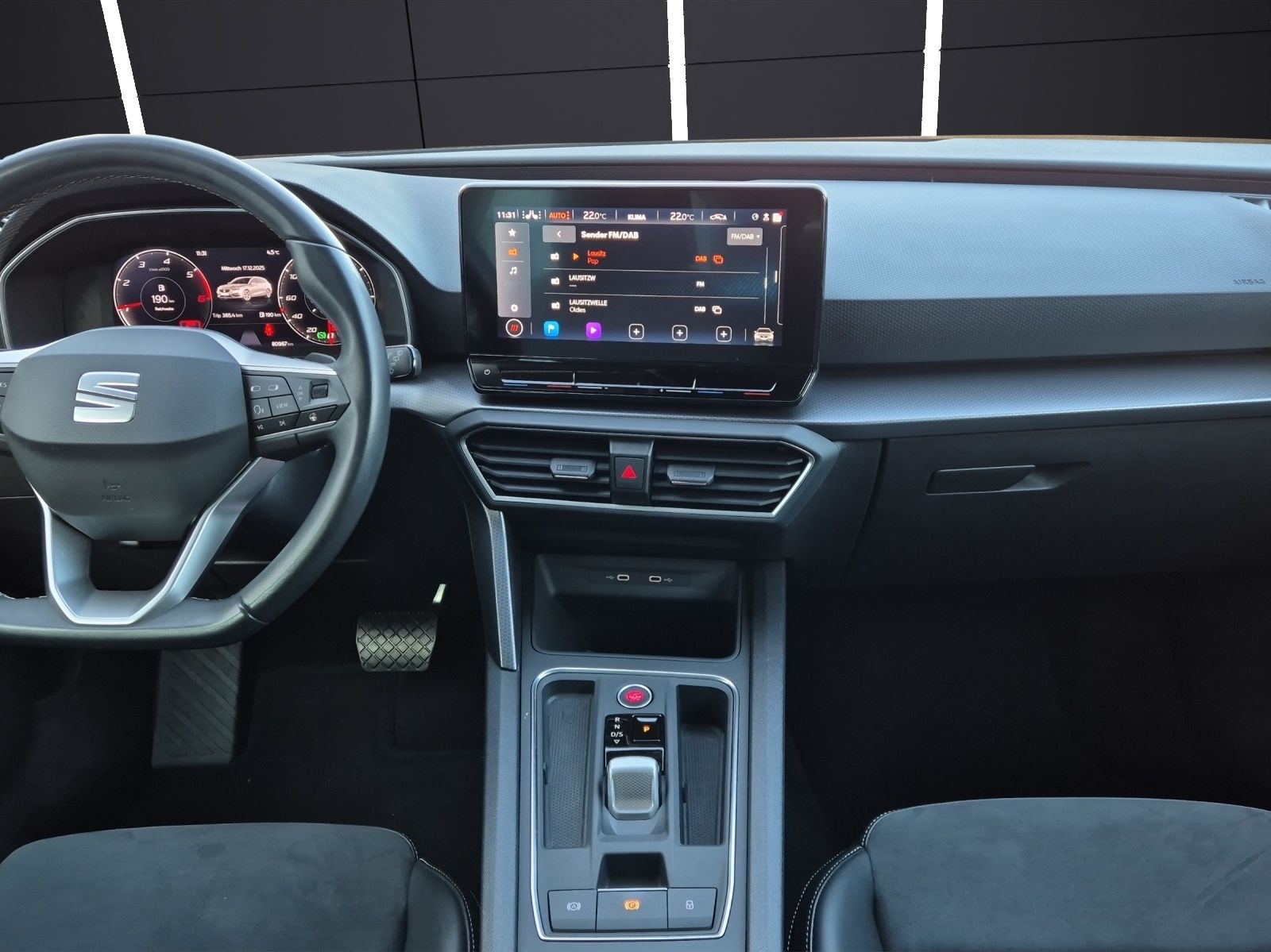 Fahrzeugabbildung SEAT Leon ST TDI Style DSG LED Navi AID ACC RFK beats