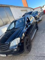 Mercedes-Benz ML 320 CDI 4MATIC - - schwarze Mercedes-Benz ML 320