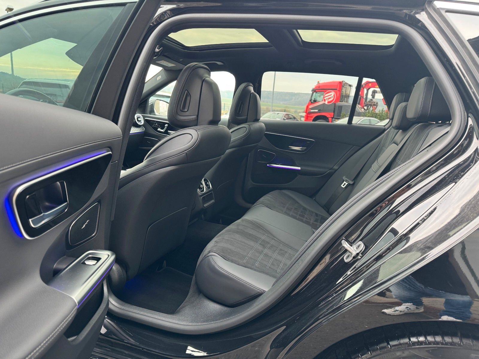 Fahrzeugabbildung Mercedes-Benz C 200d T AMG+Pano+AHK+Distr+Digital+360