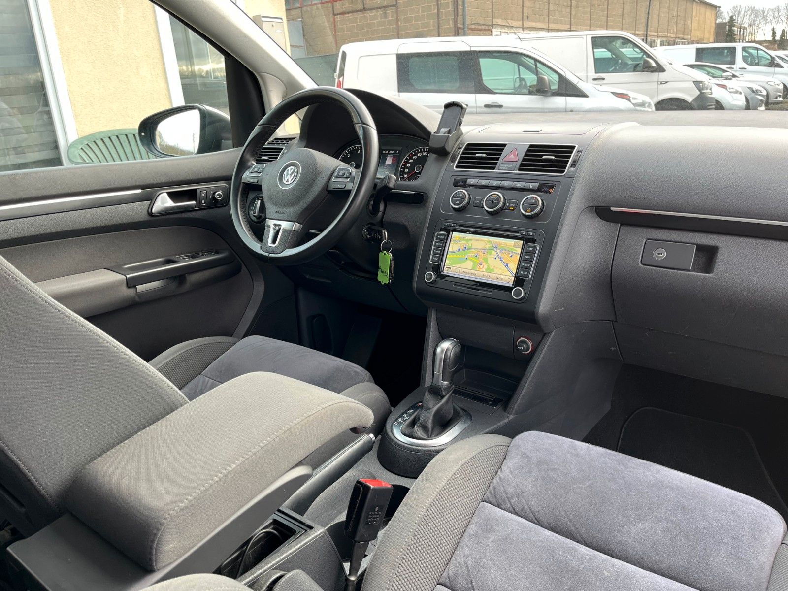 Fahrzeugabbildung Volkswagen Touran 2.0 TDI HIGHLINE DSG Navi RKam AHK Alcant