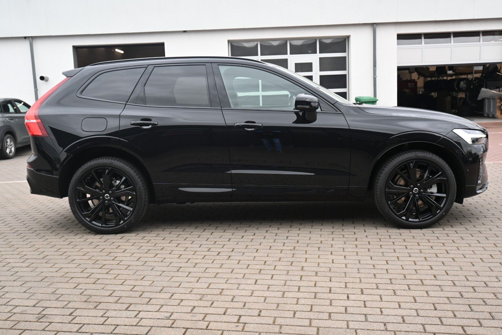 Fahrzeugabbildung Volvo XC60 B5 AWD Ultra Black Edition*360*LUFT*ACC*AHK